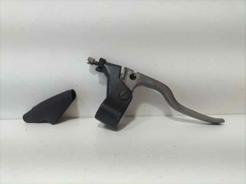 Recambio de maneta exterior delantera izquierda para malaguti . twuelve 2010 referencia OEM IAM  86856 