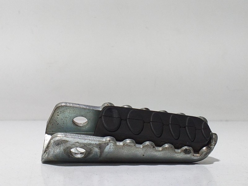 Recambio de estribo para derbi senda 125 senda 125 r referencia OEM IAM HONDAJD09E 68421 