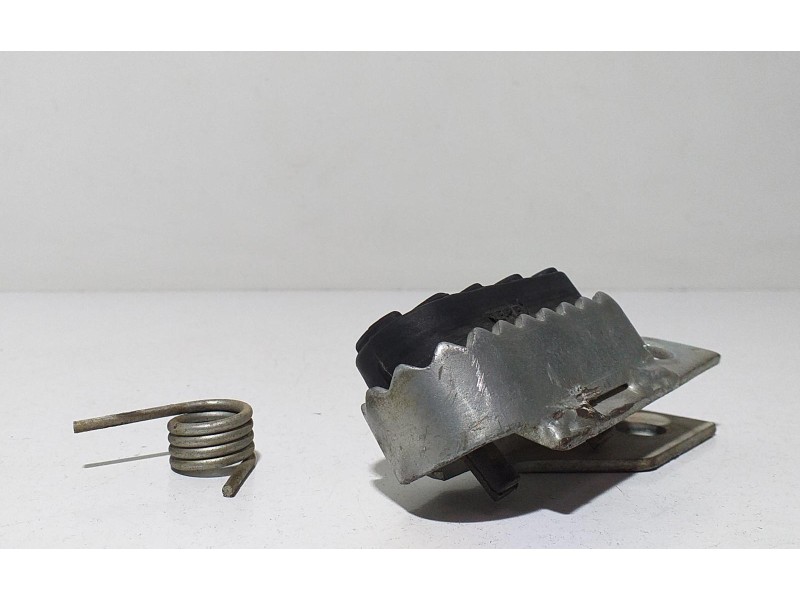 Recambio de estribo para derbi senda 125 senda 125 r referencia OEM IAM HONDAJD09E 68422 