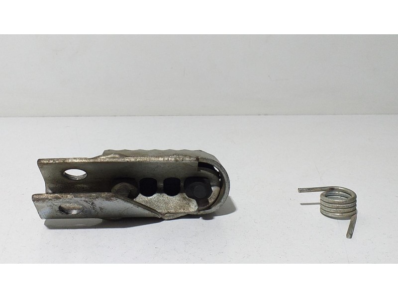 Recambio de estribo para derbi senda 125 senda 125 r referencia OEM IAM HONDAJD09E 68423 