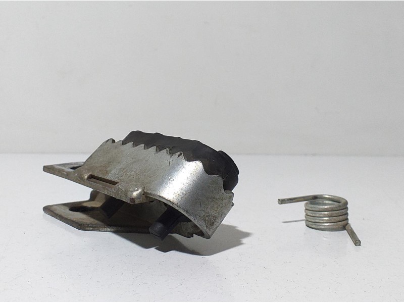 Recambio de estribo para derbi senda 125 senda 125 r referencia OEM IAM HONDAJD09E 68423 