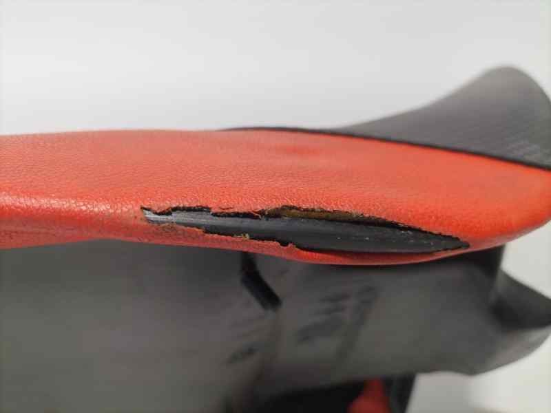 Recambio de asiento delantero para malaguti . twuelve 2010 referencia OEM IAM  86858 