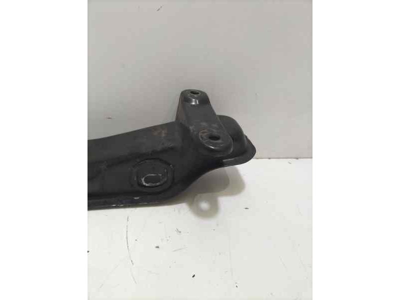 Recambio de travesaño inferior para hyundai h 1 starex h 1 starex td referencia OEM IAM 4D56 86703 