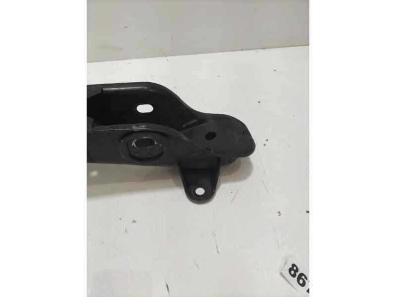 Recambio de travesaño inferior para hyundai h 1 starex h 1 starex td referencia OEM IAM 4D56 86703 
