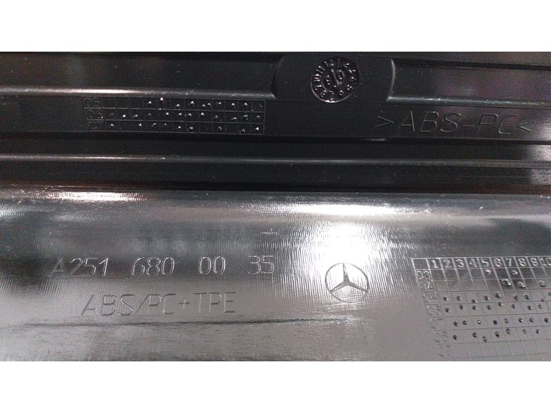 Recambio de molduras delanteras para mercedes-benz clase r (w251) 500 l 4matic (251.172) referencia OEM IAM A2516800035 53571 