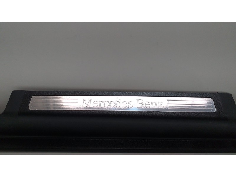 Recambio de molduras delanteras para mercedes-benz clase r (w251) 500 l 4matic (251.172) referencia OEM IAM A2516800135 53572 