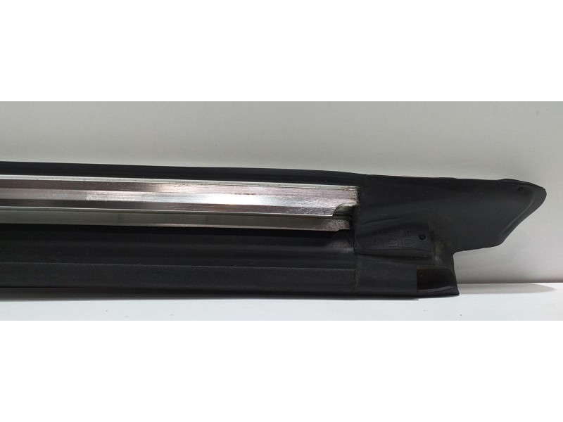 Recambio de molduras traseras para mercedes-benz clase r (w251) 500 l 4matic (251.172) referencia OEM IAM 25169077 53577 