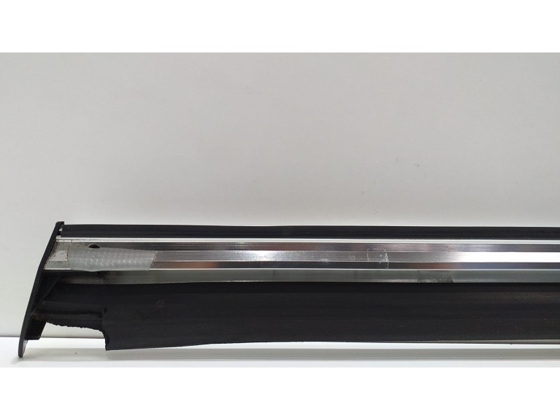 Recambio de molduras traseras para mercedes-benz clase r (w251) 500 l 4matic (251.172) referencia OEM IAM 25169077 53577 