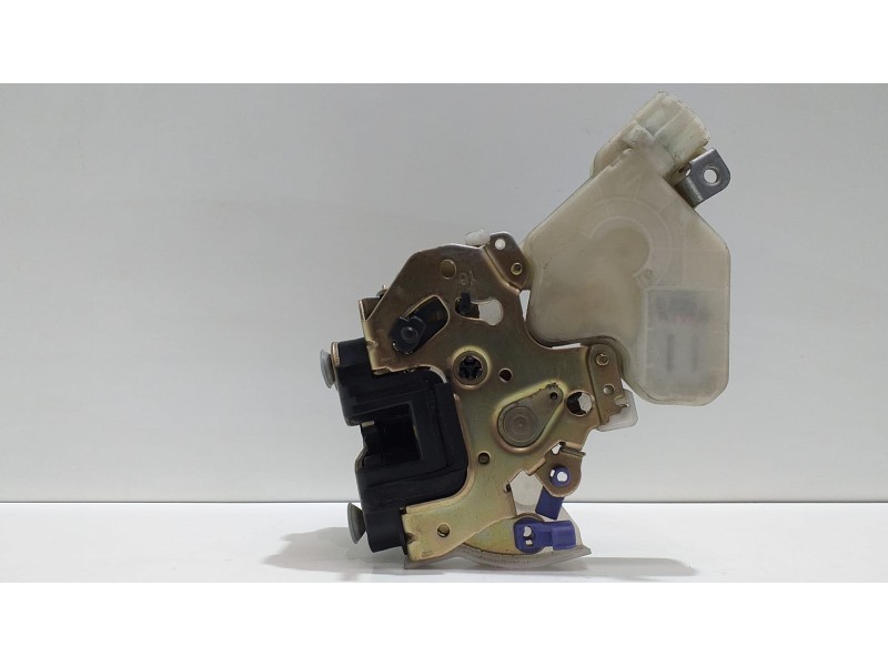 Recambio de cerradura puerta trasera derecha para nissan x-trail (t30) comfort referencia OEM IAM 805524U300 53983 