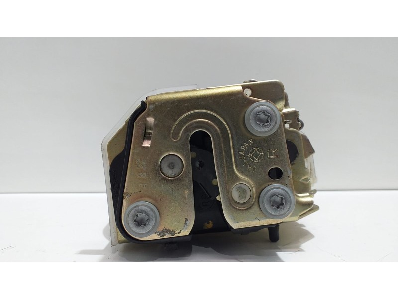 Recambio de cerradura puerta trasera derecha para nissan x-trail (t30) comfort referencia OEM IAM 805524U300 53983 