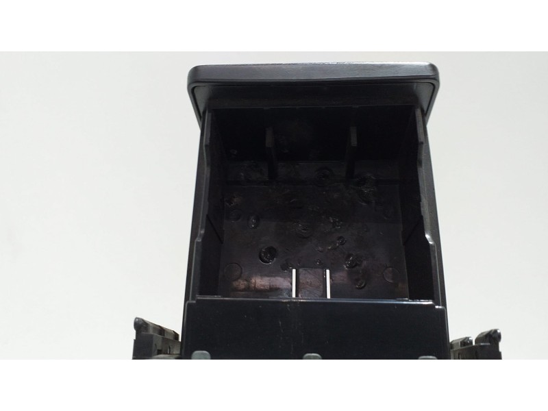 Recambio de cenicero para nissan x-trail (t30) comfort referencia OEM IAM 68800AU000 53998 