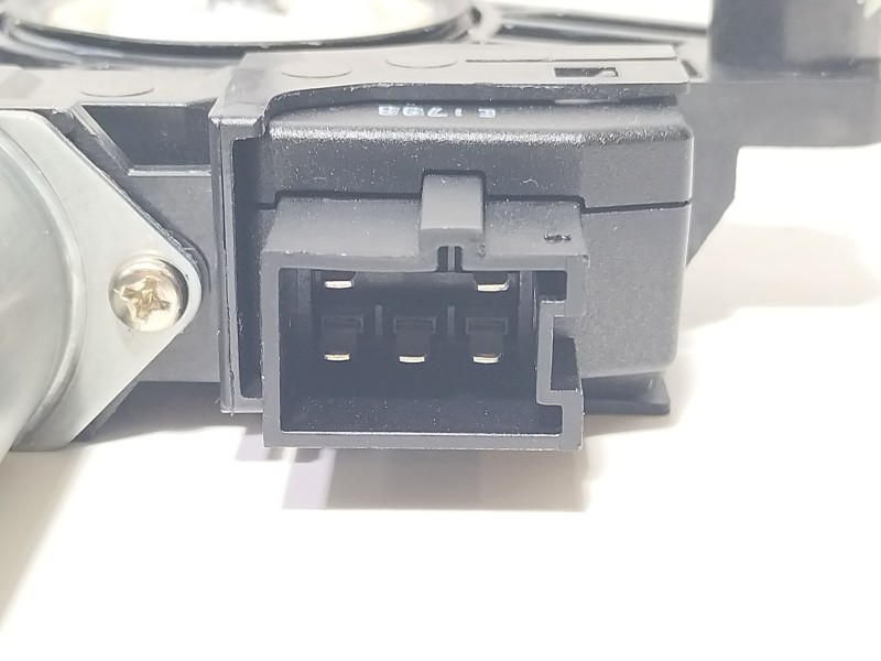 Recambio de motor elevalunas trasero derecho para mercedes-benz clase c (w205) familiar c 220 t d (205.214) referencia OEM IAM A