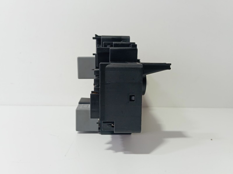 Recambio de caja reles / fusibles para mercedes-benz clase c (w205) familiar c 220 t d (205.214) referencia OEM IAM A2139065706 