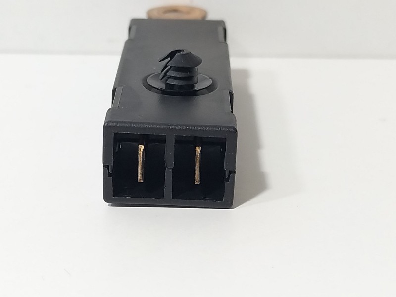 Recambio de antena para mercedes-benz clase c (w205) familiar c 220 t d (205.214) referencia OEM IAM A2058202200  