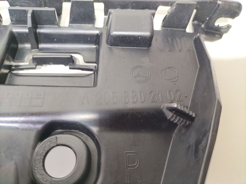Recambio de molduras traseras para mercedes-benz clase c (w205) familiar c 220 t d (205.214) referencia OEM IAM A2058802102  