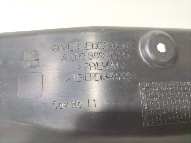 Recambio de moldura para mercedes-benz clase c (w205) familiar c 220 t d (205.214) referencia OEM IAM A2058890125  