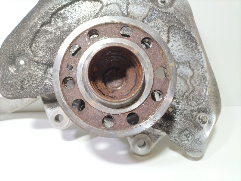 Recambio de mangueta delantera derecha para mercedes-benz clase c (w205) familiar c 220 t d (205.214) referencia OEM IAM 2052200