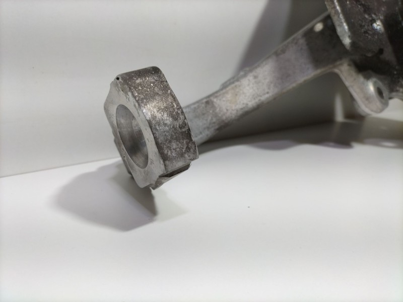 Recambio de mangueta delantera derecha para mercedes-benz clase c (w205) familiar c 220 t d (205.214) referencia OEM IAM 2052200