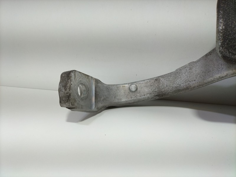 Recambio de mangueta delantera derecha para mercedes-benz clase c (w205) familiar c 220 t d (205.214) referencia OEM IAM 2052200