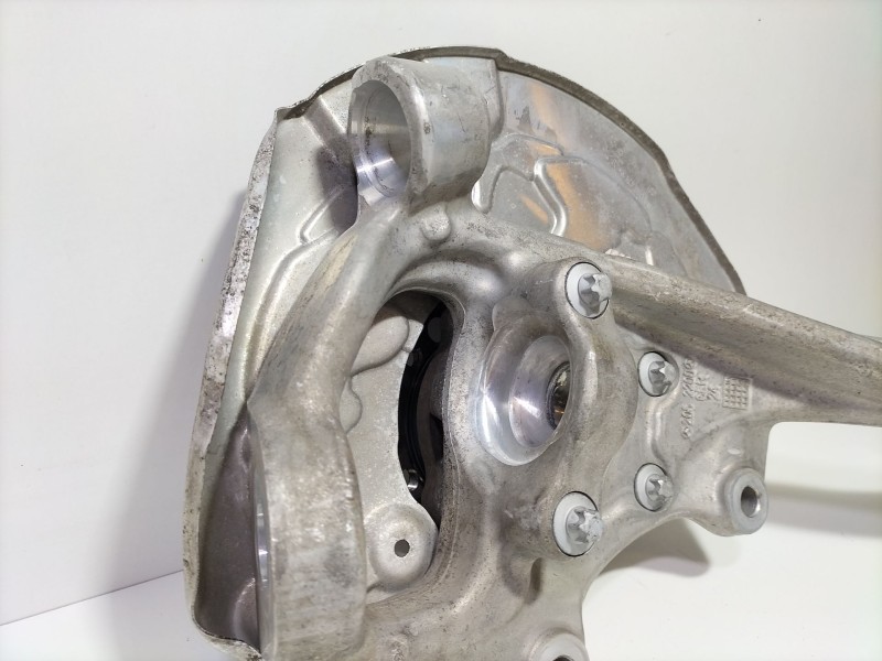 Recambio de mangueta delantera derecha para mercedes-benz clase c (w205) familiar c 220 t d (205.214) referencia OEM IAM 2052200