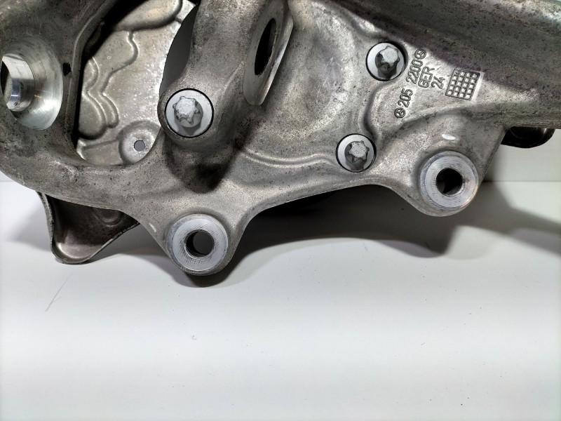 Recambio de mangueta delantera derecha para mercedes-benz clase c (w205) familiar c 220 t d (205.214) referencia OEM IAM 2052200