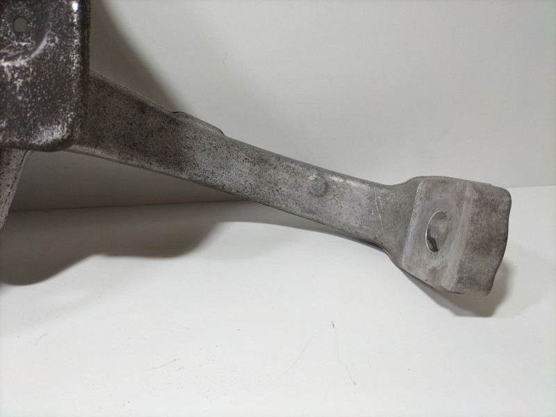 Recambio de mangueta delantera izquierda para mercedes-benz clase c (w205) familiar c 220 t d (205.214) referencia OEM IAM 20521