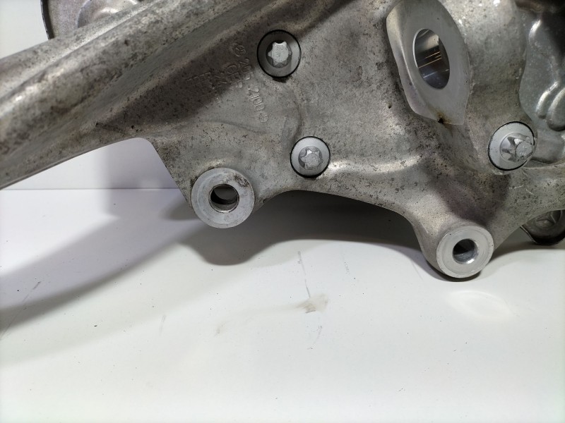 Recambio de mangueta delantera izquierda para mercedes-benz clase c (w205) familiar c 220 t d (205.214) referencia OEM IAM 20521