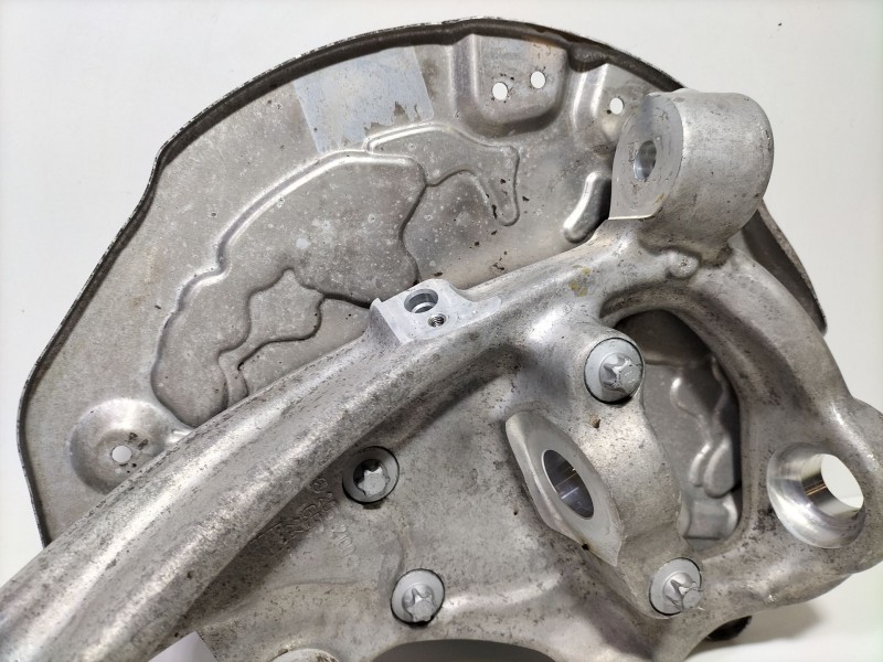 Recambio de mangueta delantera izquierda para mercedes-benz clase c (w205) familiar c 220 t d (205.214) referencia OEM IAM 20521