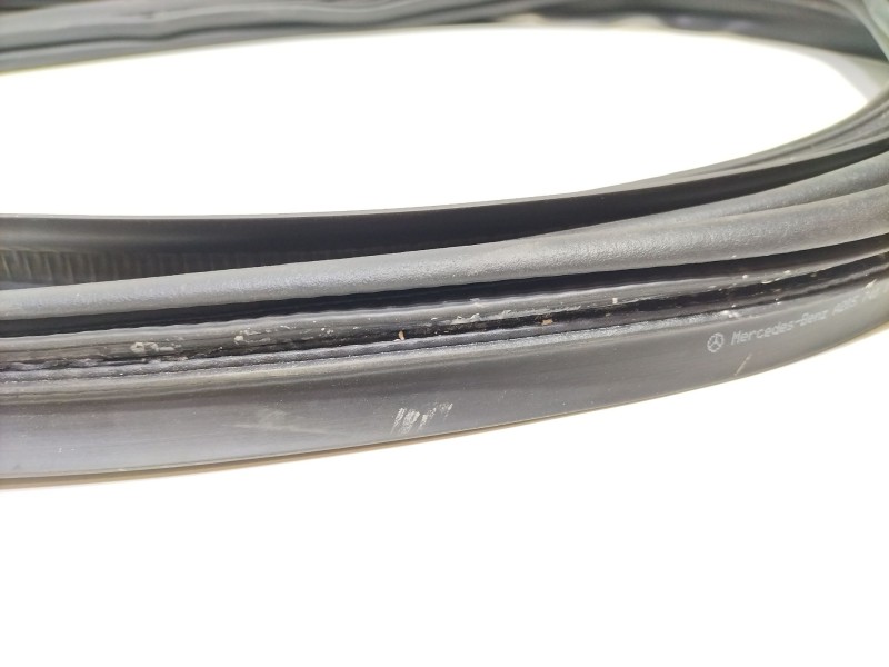 Recambio de goma contorno para mercedes-benz clase c (w205) familiar c 220 t d (205.214) referencia OEM IAM A2057400600  