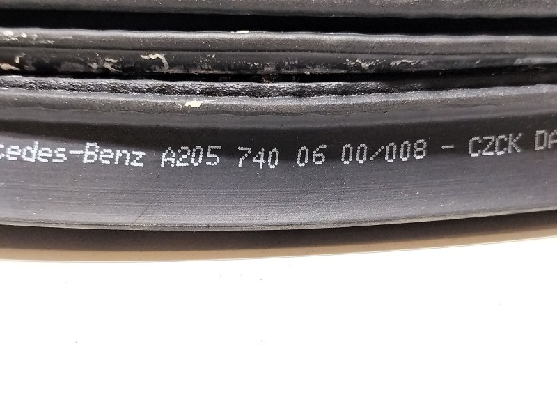 Recambio de goma contorno para mercedes-benz clase c (w205) familiar c 220 t d (205.214) referencia OEM IAM A2057400600  