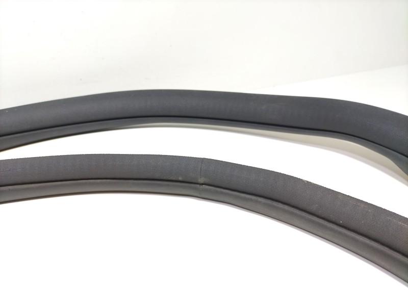 Recambio de goma contorno para mercedes-benz clase c (w205) familiar c 220 t d (205.214) referencia OEM IAM A2056970051  