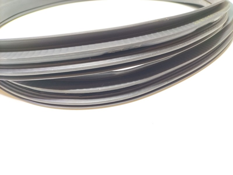 Recambio de goma contorno para mercedes-benz clase c (w205) familiar c 220 t d (205.214) referencia OEM IAM A2056970251  