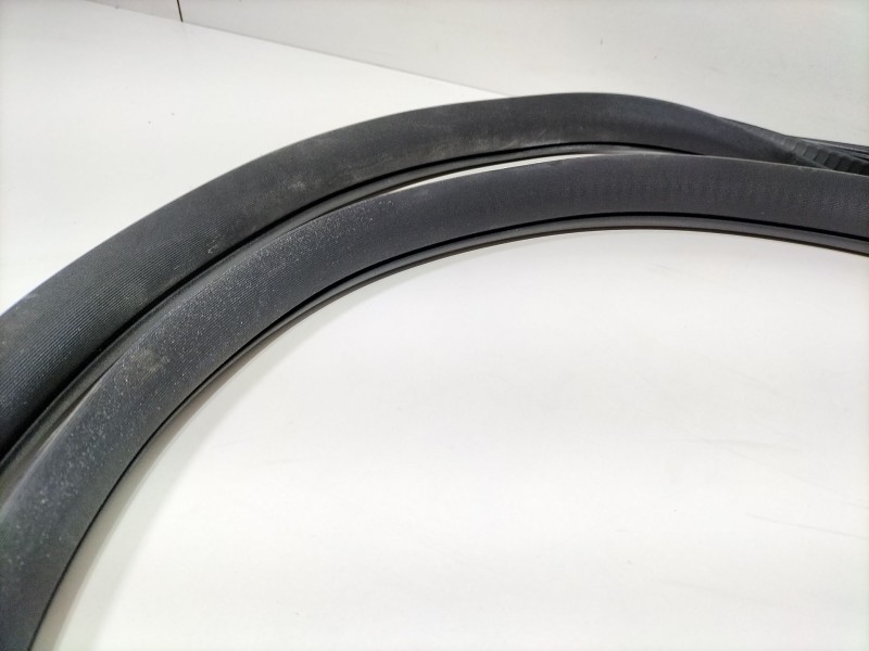 Recambio de goma contorno para mercedes-benz clase c (w205) familiar c 220 t d (205.214) referencia OEM IAM A2056970251  