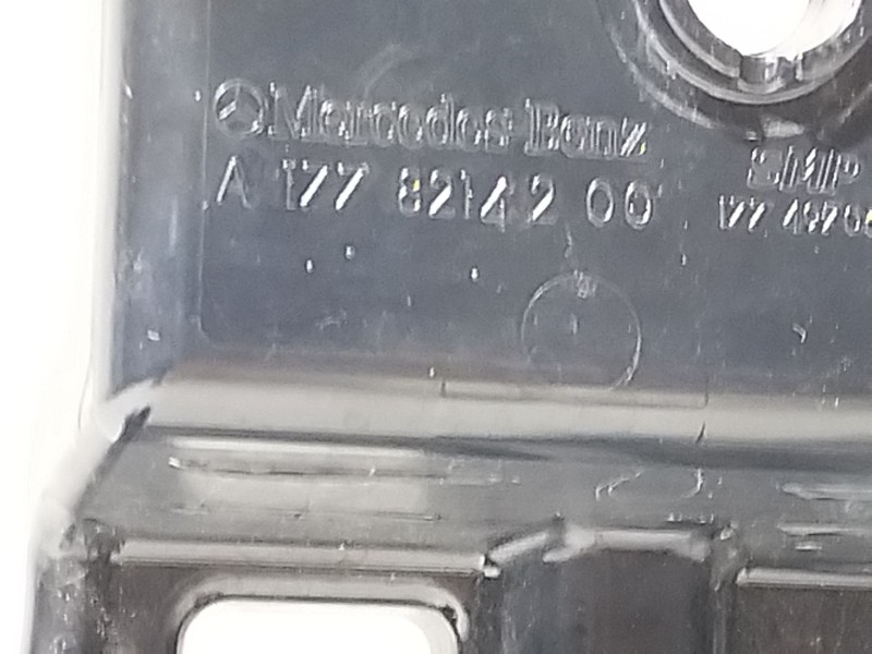 Recambio de moldura para mercedes-benz clase a sedán (v177) amg a 35 4-matic (177.151) referencia OEM IAM A1778214200  