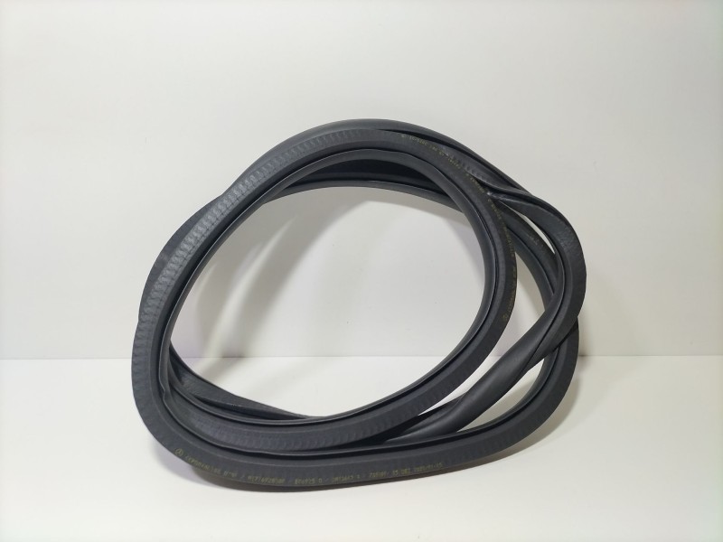 Recambio de goma contorno para mercedes-benz clase a sedán (v177) amg a 35 4-matic (177.151) referencia OEM IAM a1776928500  