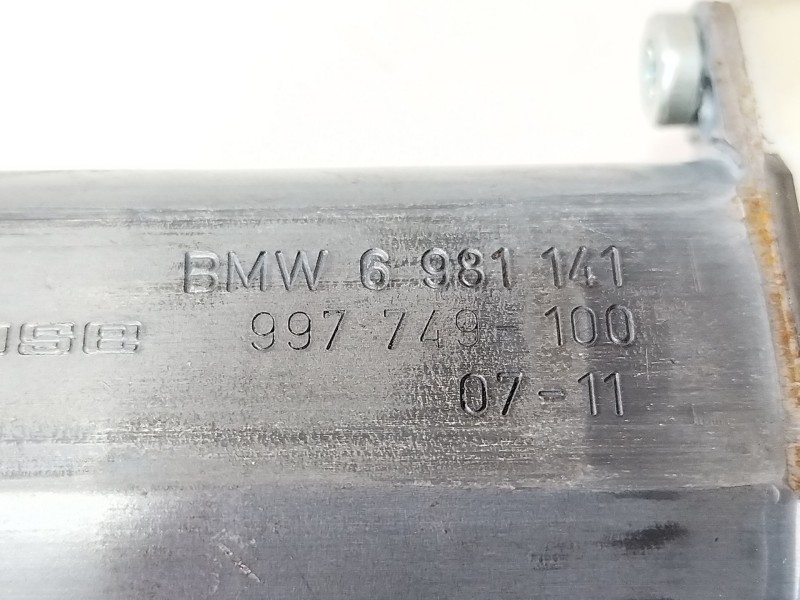 Recambio de motor elevalunas delantero izquierdo para bmw serie 5 berlina (e60) 520d referencia OEM IAM 997749  