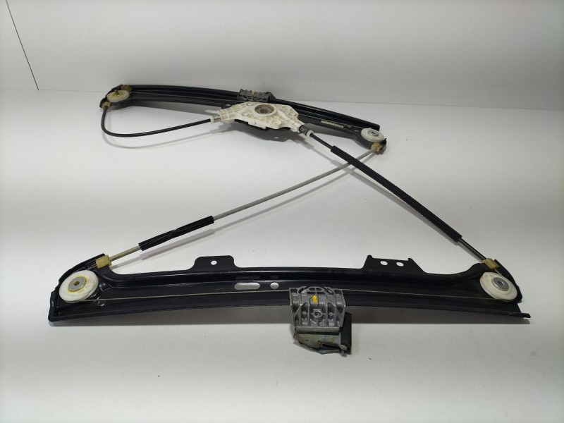 Recambio de elevalunas delantero izquierdo para bmw serie 5 berlina (e60) 520d referencia OEM IAM 7184383  