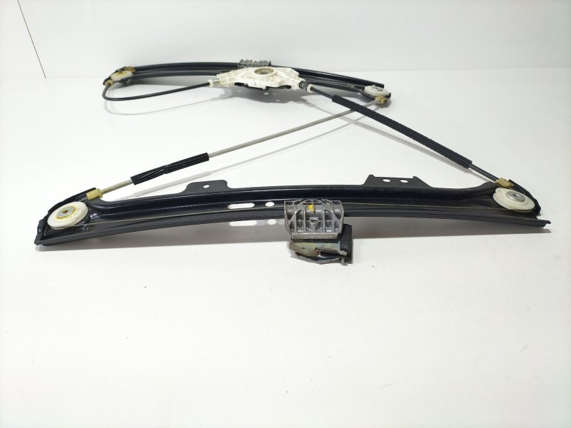 Recambio de elevalunas delantero izquierdo para bmw serie 5 berlina (e60) 520d referencia OEM IAM 7184383  