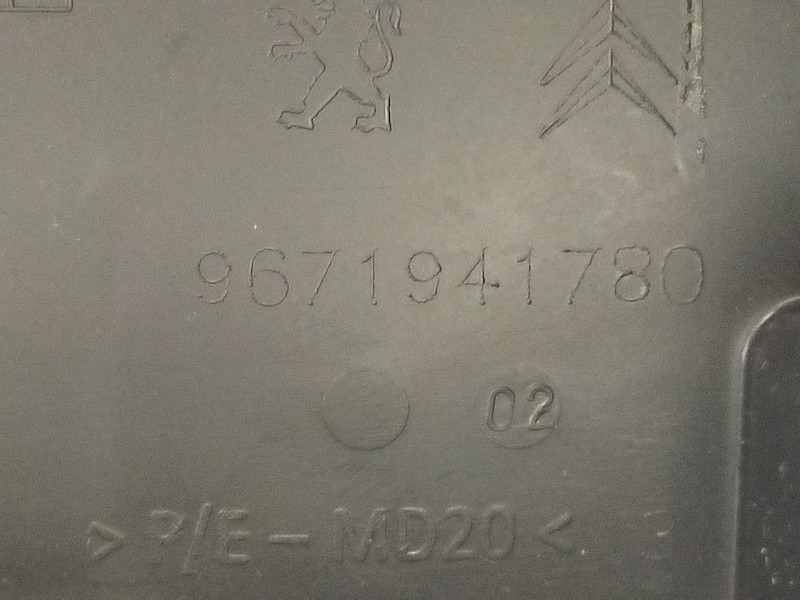 Recambio de caja reles / fusibles para citroën c3 / c3 origin iii (sx) 1.5 bluehdi 100 (sxyhyp, sxyhtu) referencia OEM IAM 96719