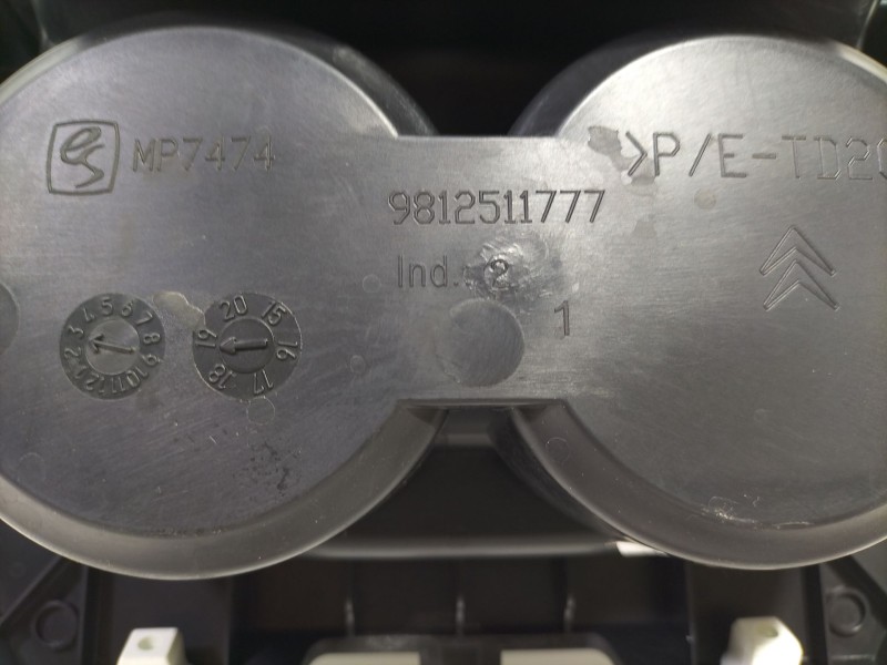 Recambio de moldura para citroën c3 / c3 origin iii (sx) 1.5 bluehdi 100 (sxyhyp, sxyhtu) referencia OEM IAM 9812511777  