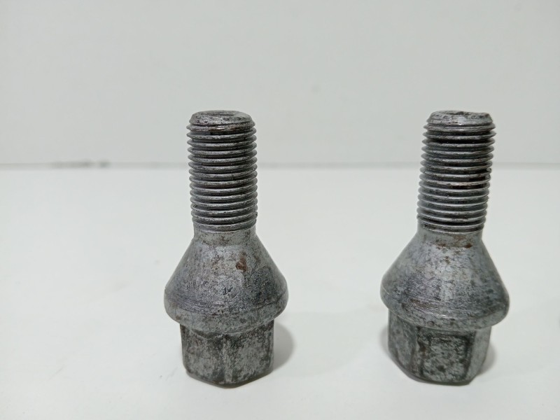 Recambio de tornillos rueda para fiat 500 referencia OEM IAM 310A1027  