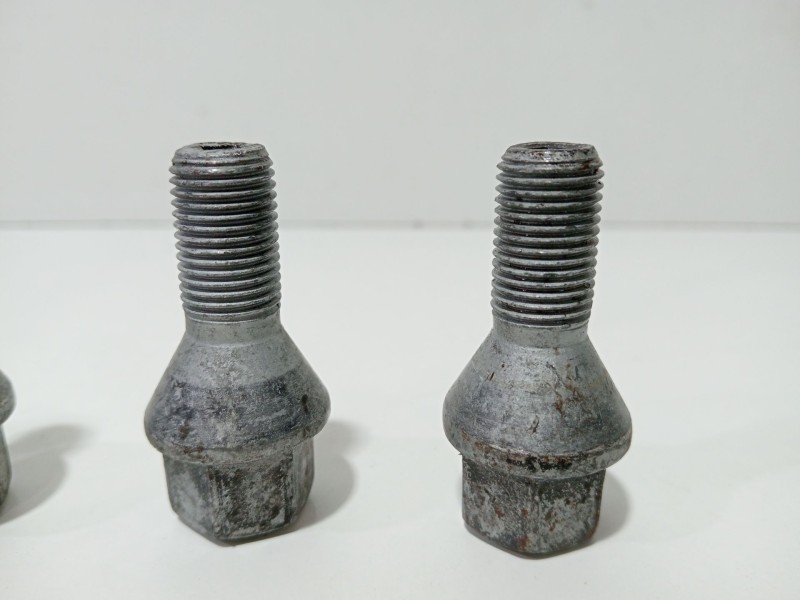 Recambio de tornillos rueda para fiat 500 referencia OEM IAM 310A1027  