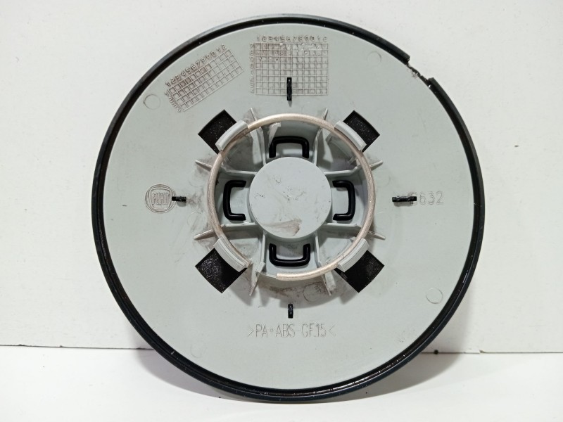 Recambio de tapacubos para fiat 500 referencia OEM IAM 310A1027  