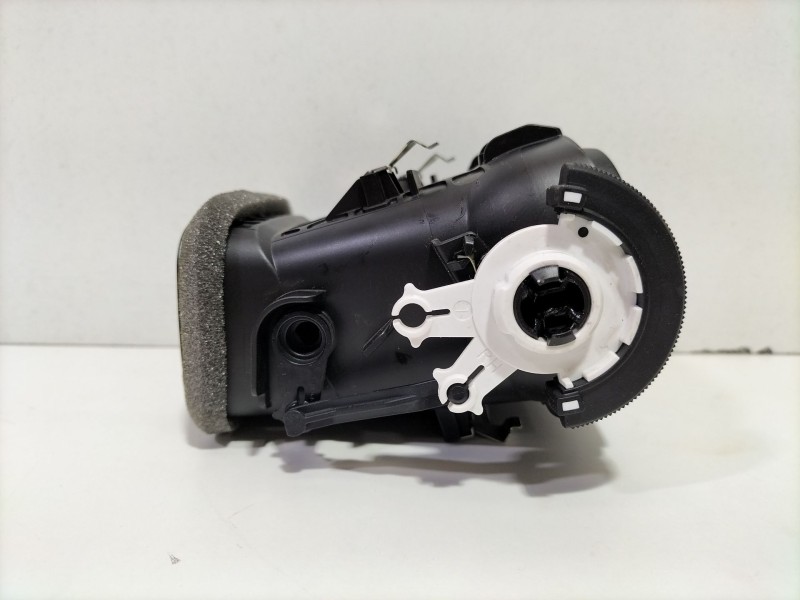 Recambio de rejilla aireadora para citroën c3 / c3 origin iii (sx) 1.5 bluehdi 100 (sxyhyp, sxyhtu) referencia OEM IAM T14014317