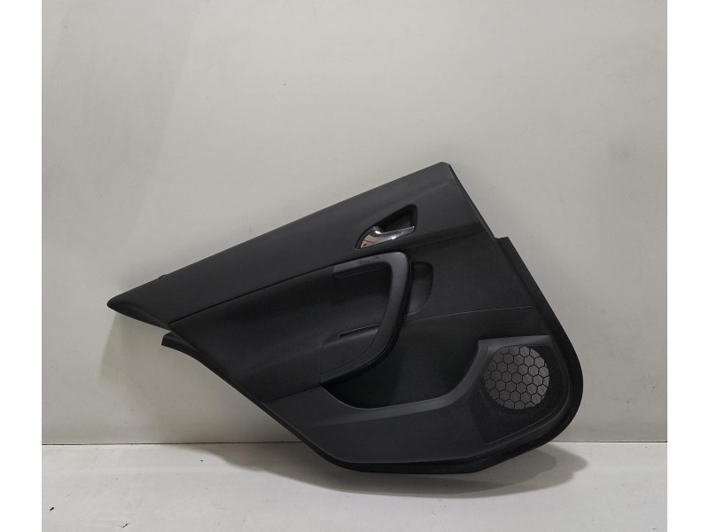 Recambio de guarnecido puerta trasera izquierda para opel insignia berlina cosmo referencia OEM IAM 13277373 78226 