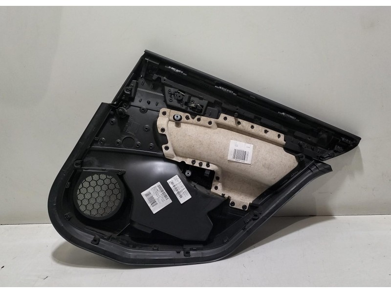 Recambio de guarnecido puerta trasera izquierda para opel insignia berlina cosmo referencia OEM IAM 13277373 78226 