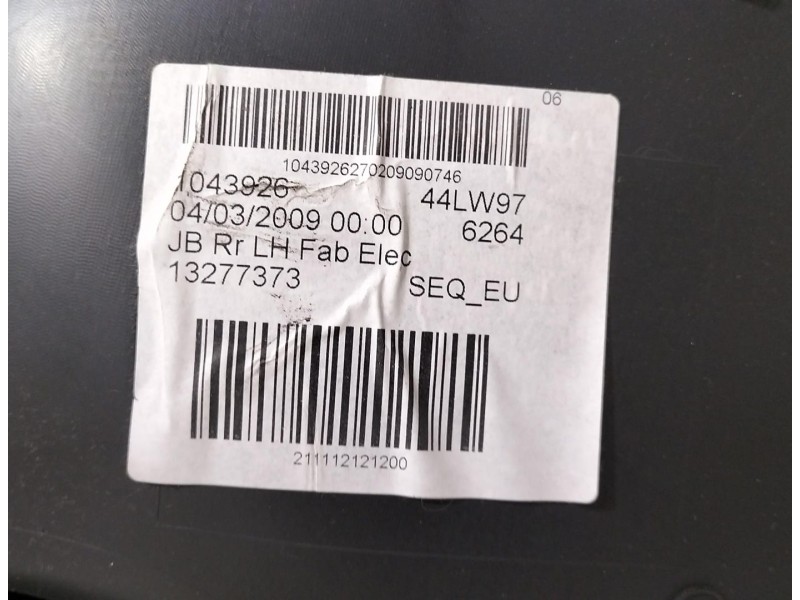 Recambio de guarnecido puerta trasera izquierda para opel insignia berlina cosmo referencia OEM IAM 13277373 78226 