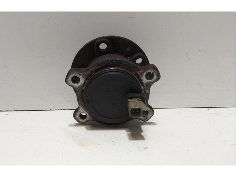 Recambio de buje para volvo xc60 2.4 diesel cat referencia OEM IAM D5244T14 77254 