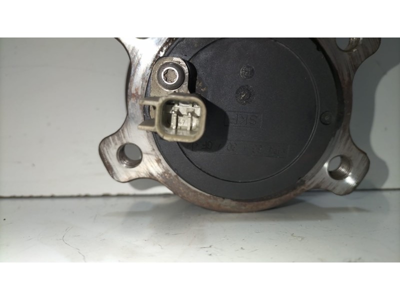 Recambio de buje para volvo xc60 2.4 diesel cat referencia OEM IAM D5244T14 77255 