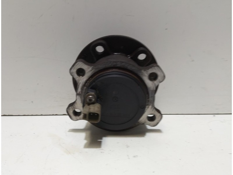 Recambio de buje para volvo xc60 2.4 diesel cat referencia OEM IAM D5244T14 77255 